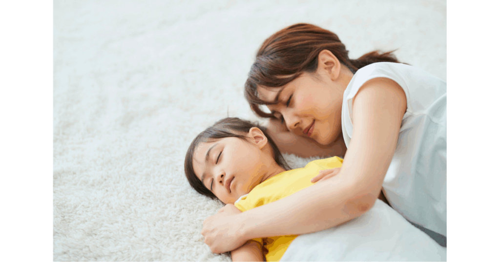 ぐっすり眠る親子
